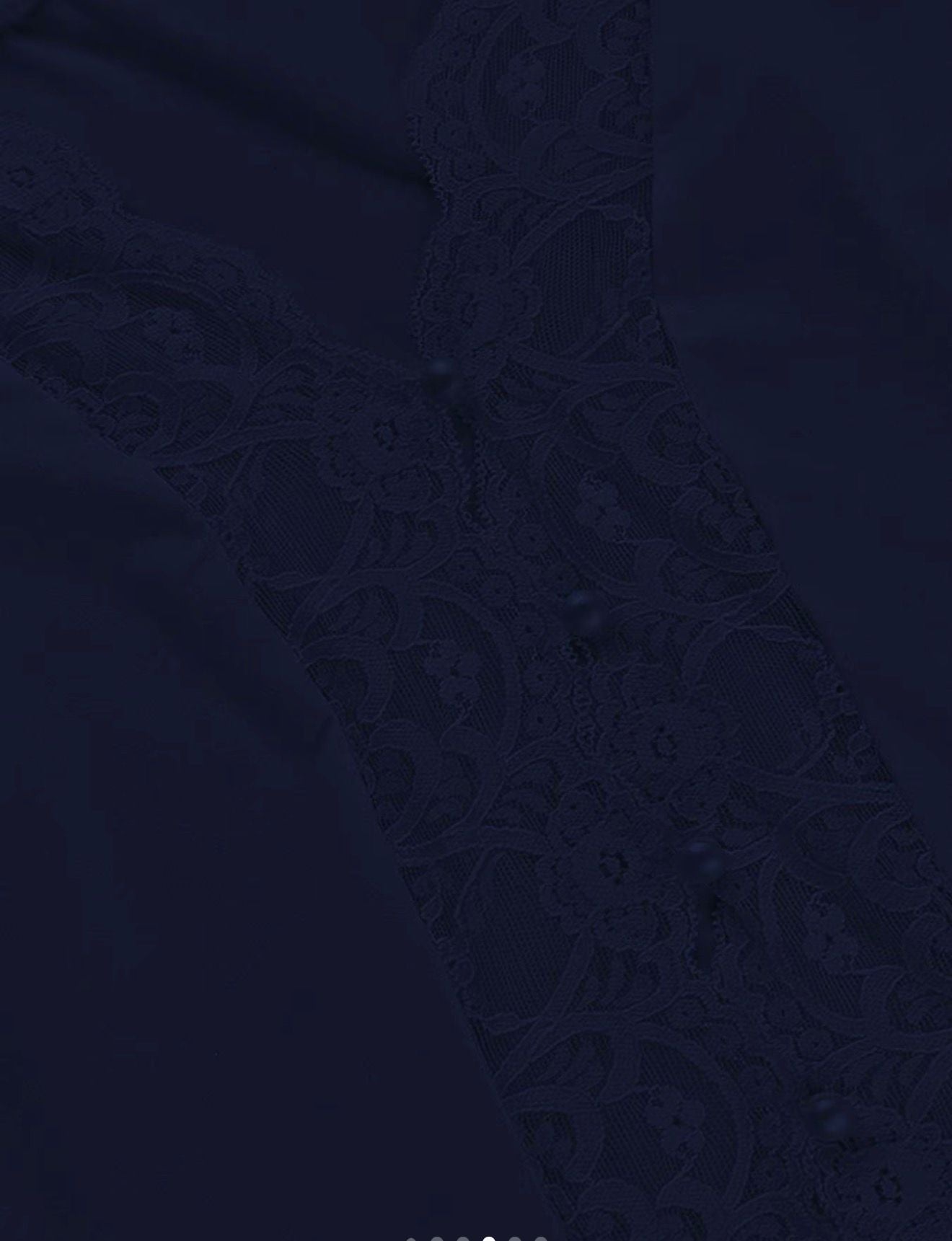 CAMISETA DE ENCAJE EN V